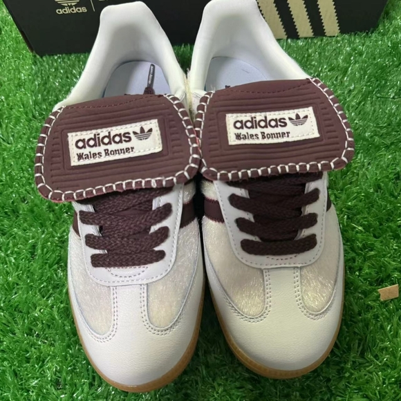 Adidas women's sports shoes - Picture 6 of 6